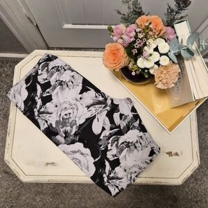 LuLaRoe Monochrome Floral Leggings